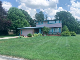 130 Southwoods Ave, Fremont, MI 49412