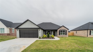 881 Round Top St, Prairie Grove, AR 72753