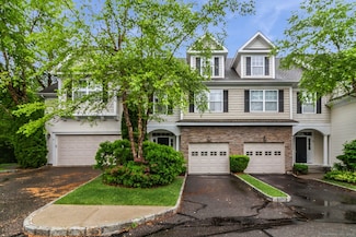 24 Crestview Ln Unit 24, Danbury, CT 06810
