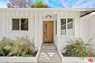 5141 Don Pio Dr, Woodland Hills, CA 91364