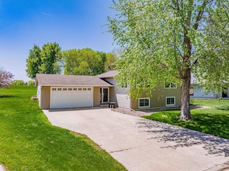 319 Casper Cir, Norwood Young America, MN 55368