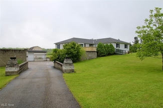 9229 Bascom Rd, Chardon, OH 44024