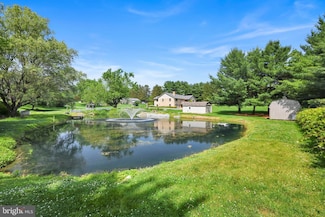 10 Farm Ln, Lititz, PA 17543
