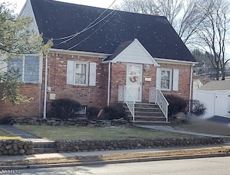 104 Wyckoff Ave, Waldwick, NJ 07463
