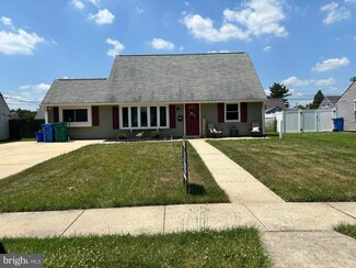 55 Island Rd, Levittown, PA 19057