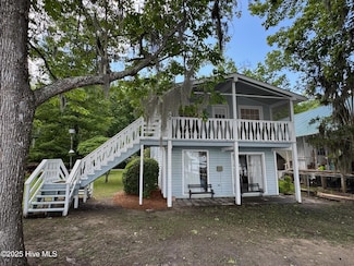 2810 Canal Cove Rd, Lake Waccamaw, NC 28450