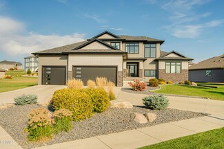 2834 Del Rio Dr, Bismarck, ND 58503