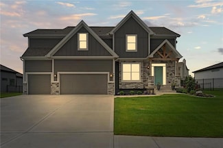 4813 NE Jamestown Dr, Lee's Summit, MO 64064