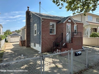 285 Mallory Ave, Staten Island, NY 10305