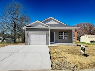143 E Morton St, Mortons Gap, KY 42440