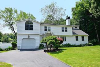118 Putnam Rd, Pomfret Center, CT 06259
