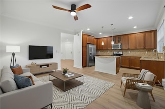 13011 Riverwalk Cir N, Plantation, FL 33325