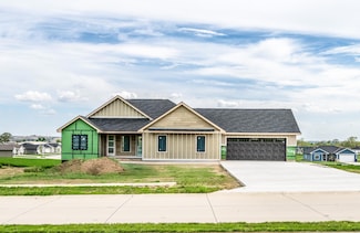 110 W 7th St, Woodbine, IA 51579