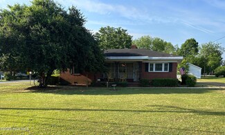 500 Rowan Rd, Clinton, NC 28328