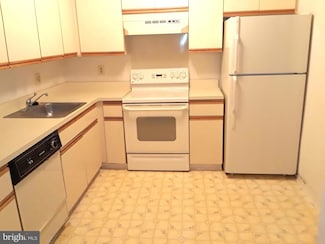 10214 N Canterbury Rd, Philadelphia, PA 19114