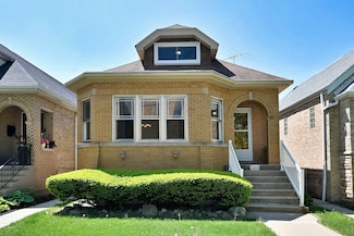 5813 W Eastwood Ave, Chicago, IL 60630