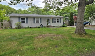 16 Sagewood Dr, Shirley, NY 11967