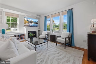 3 Russell Rd Unit 3B, Alexandria, VA 22301