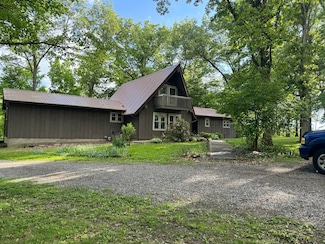 3 Esther Rd, Fairfield, IL 62837