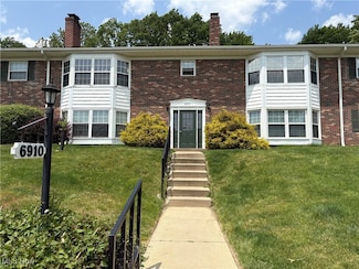 6910 Carriage Hill Dr Unit 103, Brecksville, OH 44141