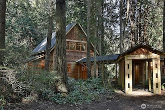 3771 Woodland Hall Ln, Clinton, WA 98236