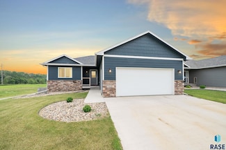 7513 E 49th St, Sioux Falls, SD 57110