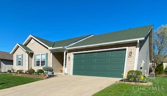 65 W Persimmon Dr, Hamilton, OH 45013