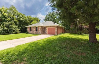 1066 E Pacific St, Springfield, MO 65803