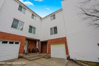 51 Emily Ln, Staten Island, NY 10312