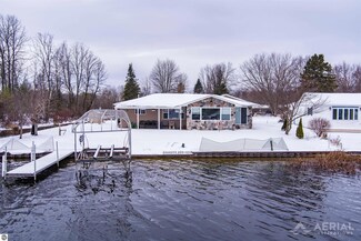 3061 W Lakeside Dr, West Branch, MI 48661