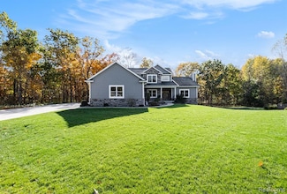 1281 Victoria Ln, Fenton, MI 48430