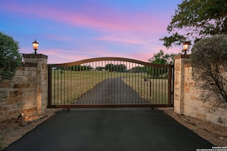 208 Cascade Caverns Rd, Boerne, TX 78015