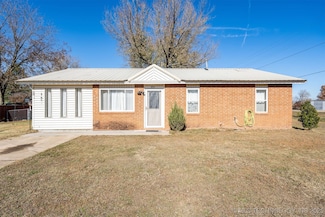 301 Faye Ave, Pocola, OK 74902