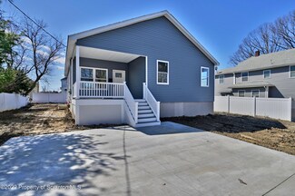 818 Dudley St, Throop, PA 18512