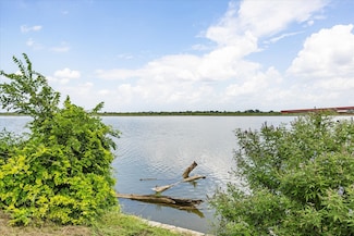5823 Parkside Ct, Granbury, TX 76048