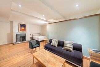 325 W 52nd St Unit GARDEND, New York, NY 10019