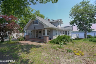 301 Compass Ave, Beachwood, NJ 08722