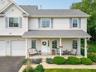 1077 Castleshire Dr Unit 1077, Woodstock, IL 60098