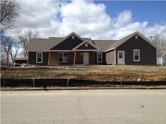 502 S Main St, Bicknell, IN 47512