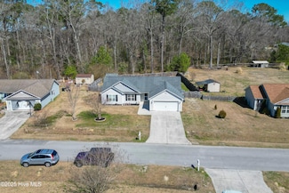 109 Hidden Hollow Dr, Richlands, NC 28574