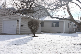 3277 Johnathan Ave, Bettendorf, IA 52722
