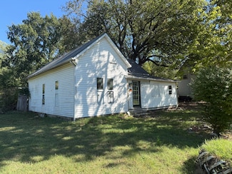 111 W Cofield St, Aurora, MO 65605