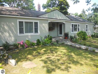 604 Ottawa St, Elk Rapids, MI 49629