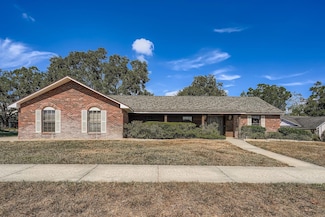 902 Retriever Ave, Seffner, FL 33584