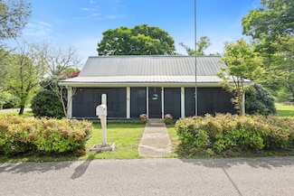 14946 Railroad St, Sale Creek, TN 37373