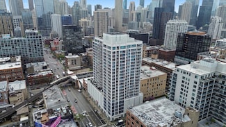 757 N Orleans St Unit 904, Chicago, IL 60654