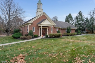 16 Harrison St, Clinton, NJ 08809