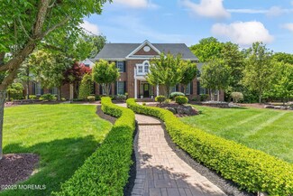 16 Huxley Ct, Marlboro, NJ 07746