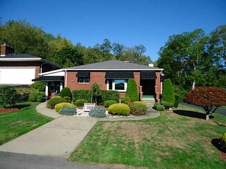 105 S 8th St, Youngwood, PA 15697
