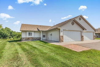 201 Appaloosa Ct, Braham, MN 55006